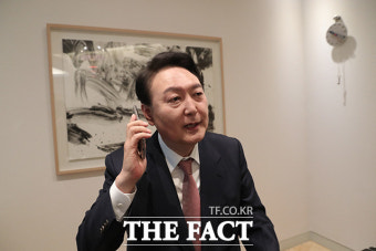 바이든 미 대통령 축하 전화 받는 윤석열 당선인…'한미동맹 강화 기대' [TF사진관]