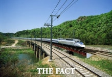KTX 개통 18주년...국민 1인당 17번 태우고 반나절 생활권 이끌어