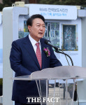 순간의 기록, 살아있는 역사 한국보도사진전 개막식 참석한 윤석열 [TF사진관]