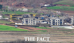 김정은 총비서 집권 10주년…적막감 감도는 북한 선전마을 [TF사진관]