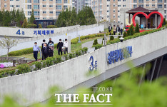 거리두기 제한 조치 해제... 정부세종청사 옥상정원 일반 관람 재개 [TF사진관]