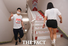 2022스카이런, 3년 만 재개...123층 걸어 오르며 한계 도전! [TF사진관]