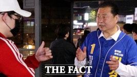 김경일 파주시장 후보, 심야 택시승강장에서 첫 유세 벌여