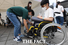 휠체어 사용 아동과 가족들 모두 함께 걸어요…2022 상상인 피크닉 데이 [TF사진관]