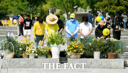 노무현 전 대통령 서거 13주기, 봉하마을 찾은 인파 [TF사진관]