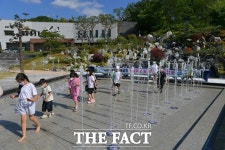 예산황새공원, 인공폭포·바닥분수 본격 가동