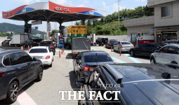 유류세 인하 확대, 알뜰주유소에 줄지어 선 차량들 [포토]