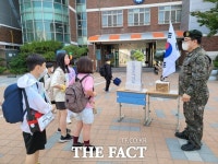 학교 앞에 판사님이?…천안 신부초 오영창 교사 계기교육 눈길