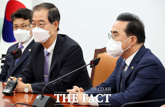 한덕수 총리, 박홍근 만나 국정운영 협조 부탁 [TF사진관]