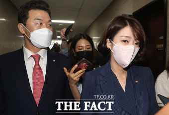 국민의힘 비대위 전환 위한 소집안건 의결... 사퇴 밝힌 배현진-윤영석 참석 [TF사진관]