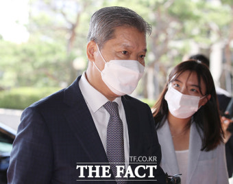 공수처, 이영진 재판관 '골프접대 의혹' 사업가 조사