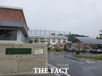 학교 내에서 골프 레슨받은 교사…‘머리 올린 날’ 학교에서 그린피 지원 ‘논란’
