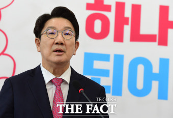 원내대표 사퇴한 권성동 