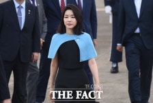 [주간政談] 尹 대통령 순방, 시선은 또 김건희 여사인 이유