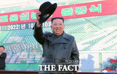 김정은, 당 창건일에도 민생챙기기…연포온실농장 준공식 참석 [TF사진관]