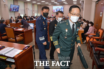 군사법원 국정감사 출석한 이종섭 장관과 3군 참모총장 [TF사진관]