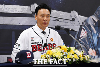 '국민타자' 이승엽, 두산 11대 감독 취임 [TF사진관]