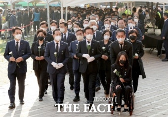 '이태원 참사 희생자 명단 공개' 민주당내 '의견' 분분