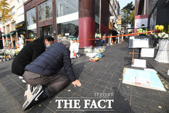 애도기간 이후에도 이어지는 추모 발걸음 [TF사진관]