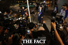 카타르 입성 손흥민, 선명한 수술자국에도 실망시키지 않겠다 각오 [TF사진관]