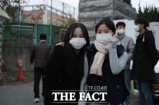 팔당교 전 (형제마린앞) | "엄마, 아빠 나 잘 하고 올게요", "학생 잘 못 온 것 같네"…대구 수능 고사장 이모저모[TF사진관]