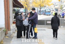 팔당교 전 (형제마린앞) | "엄마, 아빠 나 잘 하고 올게요", "학생 잘 못 온 것 같네"…대구 수능 고사장 이모저모[TF사진관]