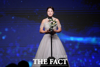 '상금왕·다승왕'…박민지, KLPGA 시상식서 '2관왕' 달성[TF사진관]