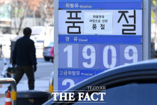 화물연대 파업 장기화 휘발유 품절에 발길 끊긴 주유소 [TF사진관]