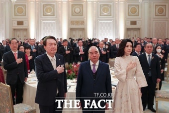 尹대통령 부부, '靑 상춘재'서 베트남 국가주석과 '친교 차담'