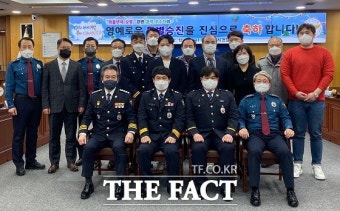 윤희근 경찰청장, 부산서 화물연대 치안 공 세운 경찰관들 특진