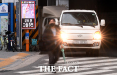 우회전 일시정지 여전히 미흡...보행자 중심의 시민의식 필요 [TF포토기획]