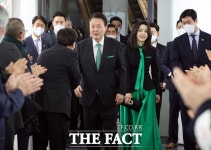 尹 한국의 내공 존중…최선 다해 문화예술인 지원