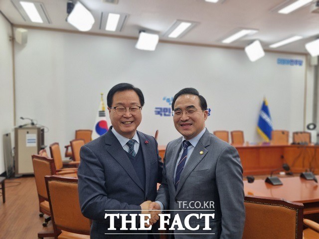 김관영 전북도지사, 완주·전주 통합 건의서 제출에 논란…양측 의견 대립 예상