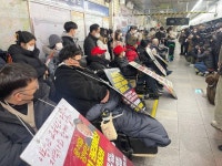 전장연, 13일까지 지하철 시위 중단…