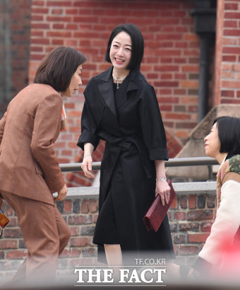 '올블랙 칼단발' 노현정, 깍듯한 현대가 며느리 [TF포착]