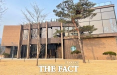 정용진 현장에 해법 있다…이마트24 행사장·스타벅스 더북한산점 깜짝 방문