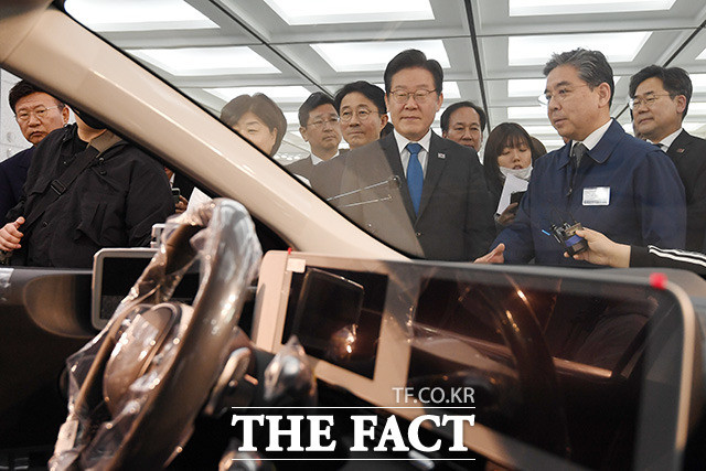 이재명, 현대자동차 아산공장 방문 국내 산업 보호 강조