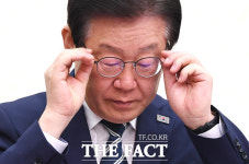 이재명, 日 교과서 왜곡에 간·쓸개 내주고 뒤통수 맞은 격 [TF사진관]
