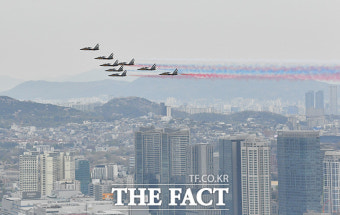 서울 상공 가로지르는 블랙이글스 [TF사진관]