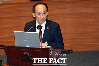 '국회 대정부질문' 경제 분야 질의에 답하는 추경호 부총리 [TF사진관]