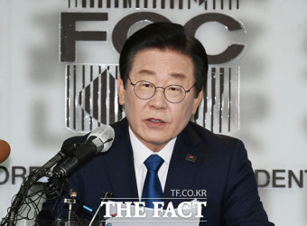외신기자 만난 이재명 