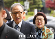 연극 관람 나들이 온 MB [포토]