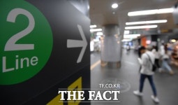 홍대입구역에 떨어진 지갑 줍지 마세요...SNS서 경고글 확산