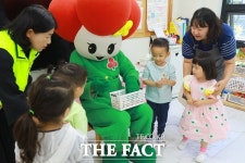[충남 단신] 청당예술어린이집, 사랑의 저금통 기부