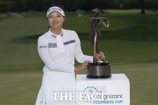 고진영 LPGA 통산 15승...파운더스컵 연장 접전 정상 탈환