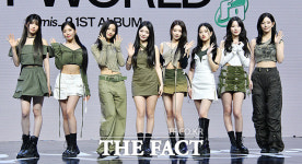 프로미스나인, 5년만의 정규 음반 언록 마이 월드 [TF사진관]
