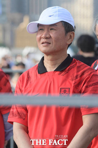 정몽규 회장 축구 인생 30년 회고록 축구의 시대 출간, 온라인 커뮤니티 반응 싸늘