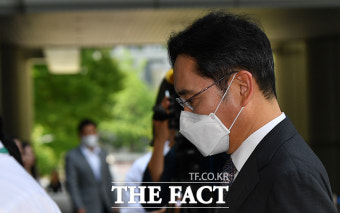 이재용, 담담한 표정으로 법원 출석 [TF사진관]