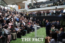 尹, 스타트업 캠퍼스 스테이션 F 찾아 청년들, 마음껏 도전하라