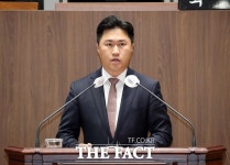 지민규 충남도의원 도서관 책에 아이들 보여주기 민망한 삽화와 사진들 다수